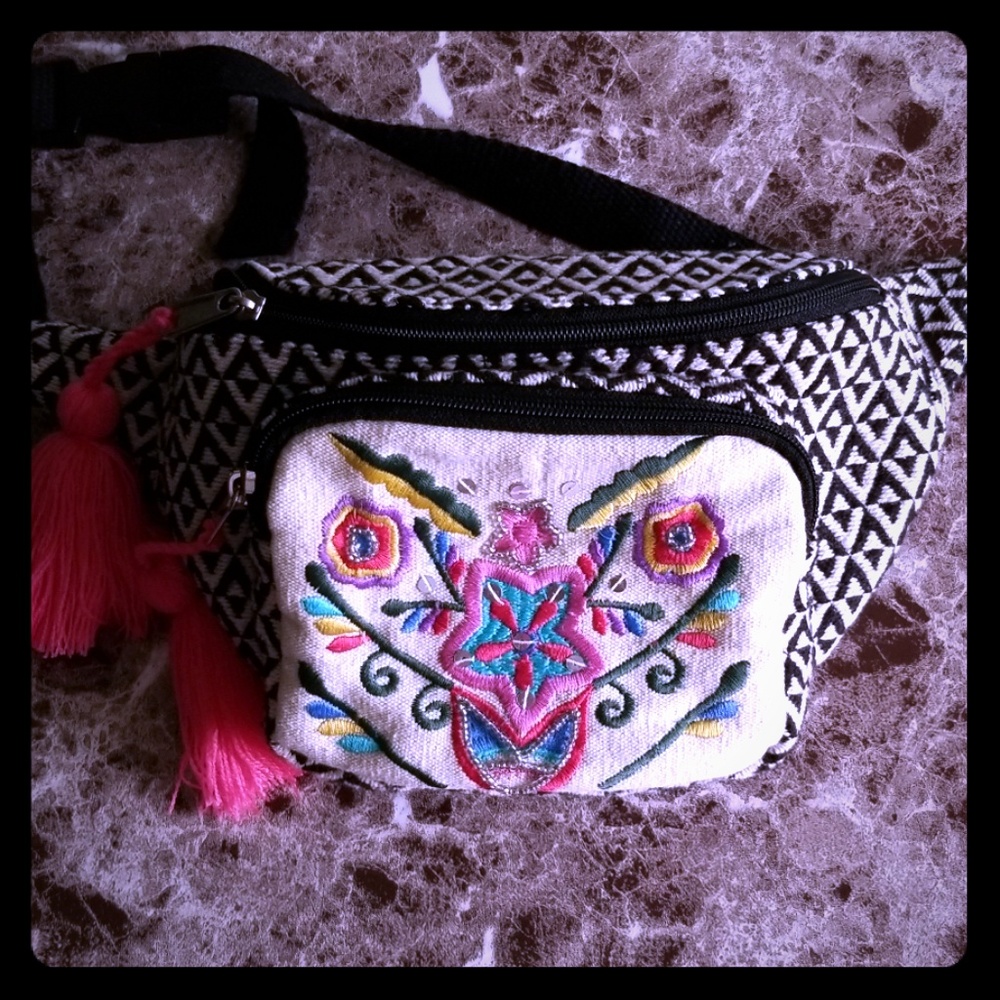 America &Beyond fanny purse Embroidered Boho